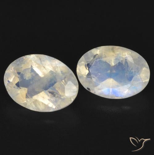 Shop natural 1.45ct Blanc bleuâtre Pierre de lune arc-en-ciel gems, ovale, from Inde at GemSelect. In stock, global shipping!