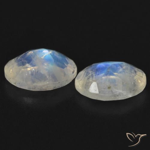 Shop natural 1.45ct Blanc bleuâtre Pierre de lune arc-en-ciel gems, ovale, from Inde at GemSelect. In stock, global shipping!