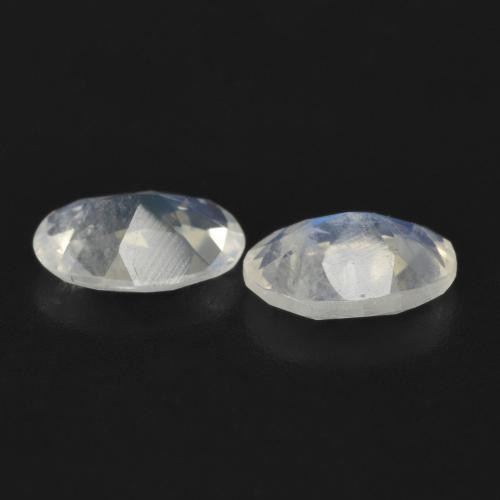Shop natural 1.11ct Blanc bleuâtre Pierre de lune arc-en-ciel gems, ovale, from États Unis at GemSelect. In stock, global shipping!