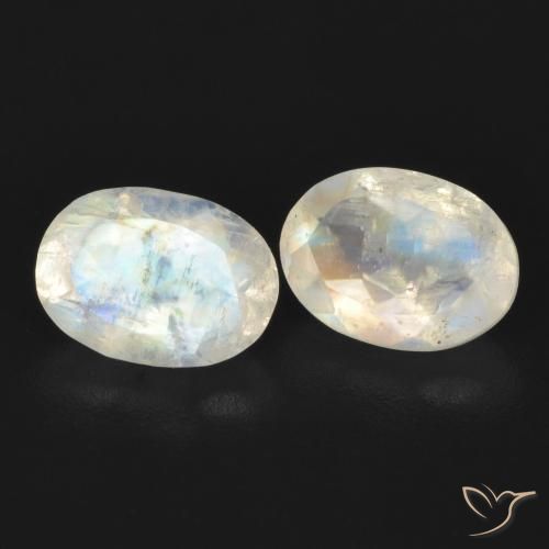 Shop natural 1.67ct Blanc bleuâtre Pierre de lune arc-en-ciel gems, ovale, from États Unis at GemSelect. In stock, global shipping!
