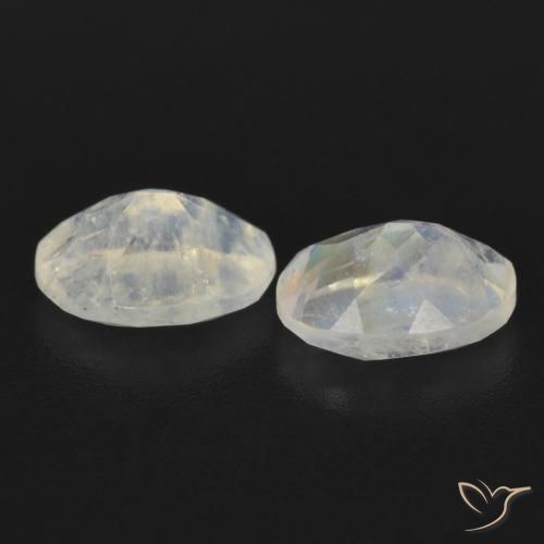 Shop natural 1.67ct Blanc bleuâtre Pierre de lune arc-en-ciel gems, ovale, from États Unis at GemSelect. In stock, global shipping!