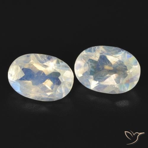 Shop natural 1.56ct Blanc bleuâtre Pierre de lune arc-en-ciel gems, ovale, from États Unis at GemSelect. In stock, global shipping!