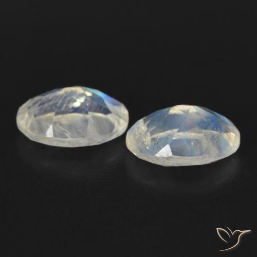 Shop natural 1.56ct Blanc bleuâtre Pierre de lune arc-en-ciel gems, ovale, from États Unis at GemSelect. In stock, global shipping!