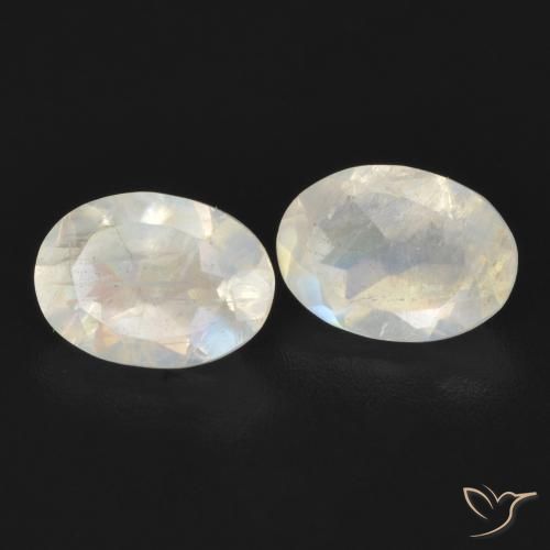 Shop natural 1.55ct Blanc bleuâtre Pierre de lune arc-en-ciel gems, ovale, from États Unis at GemSelect. In stock, global shipping!