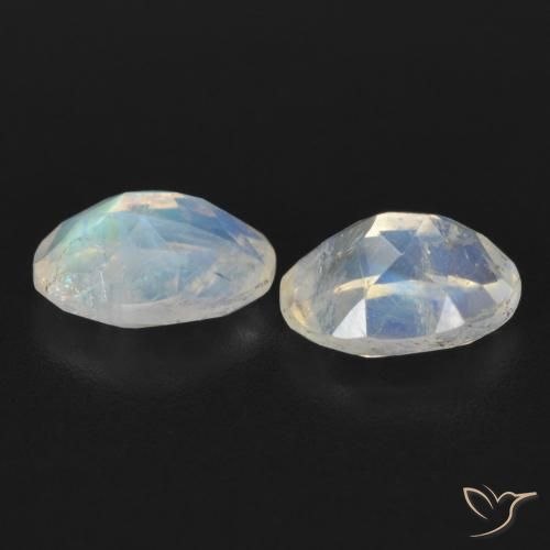 Shop natural 1.71ct Blanc bleuâtre Pierre de lune arc-en-ciel gems, ovale, from États Unis at GemSelect. In stock, global shipping!