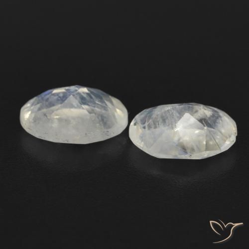 Shop natural 1.39ct Blanc bleuâtre Pierre de lune arc-en-ciel gems, ovale, from États Unis at GemSelect. In stock, global shipping!
