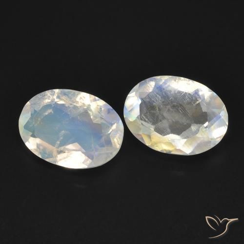 Shop natural 1.41ct Blanc bleuâtre Pierre de lune arc-en-ciel gems, ovale, from États Unis at GemSelect. In stock, global shipping!