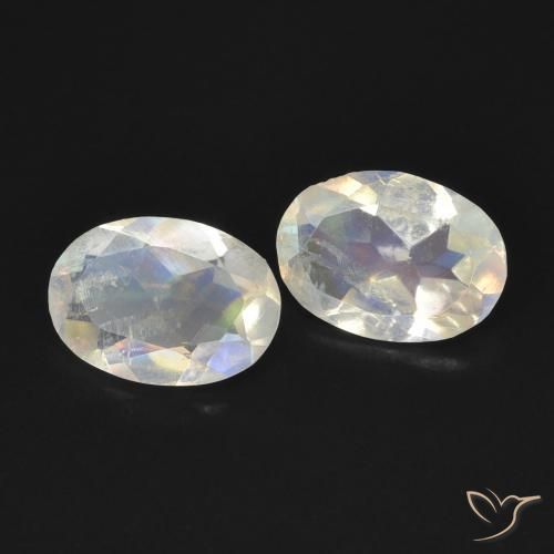 Shop natural 1.13ct Blanc bleuâtre Pierre de lune arc-en-ciel gems, ovale, from États Unis at GemSelect. In stock, global shipping!