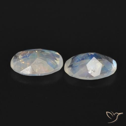 Shop natural 1.13ct Blanc bleuâtre Pierre de lune arc-en-ciel gems, ovale, from États Unis at GemSelect. In stock, global shipping!