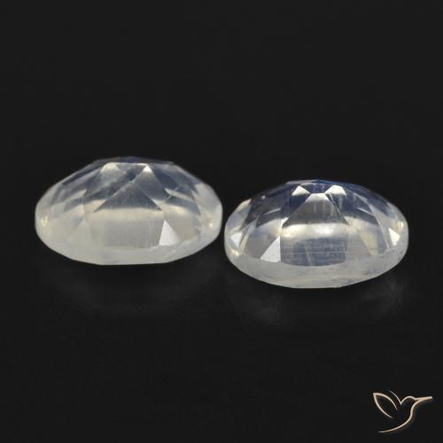 Shop natural 1.63ct Blanc bleuâtre Pierre de lune arc-en-ciel gems, ovale, from États Unis at GemSelect. In stock, global shipping!