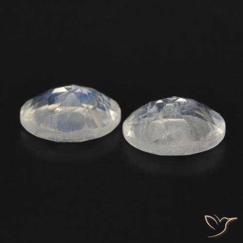 Shop natural 1.48ct Blanc bleuâtre Pierre de lune arc-en-ciel gems, ovale, from États Unis at GemSelect. In stock, global shipping!