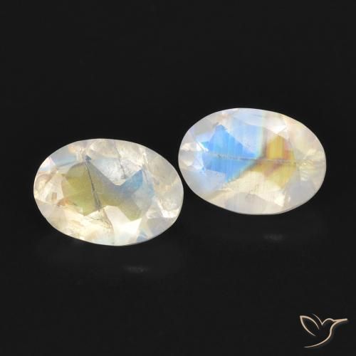 Shop natural 1.49ct Blanc bleuâtre Pierre de lune arc-en-ciel gems, ovale, from États Unis at GemSelect. In stock, global shipping!