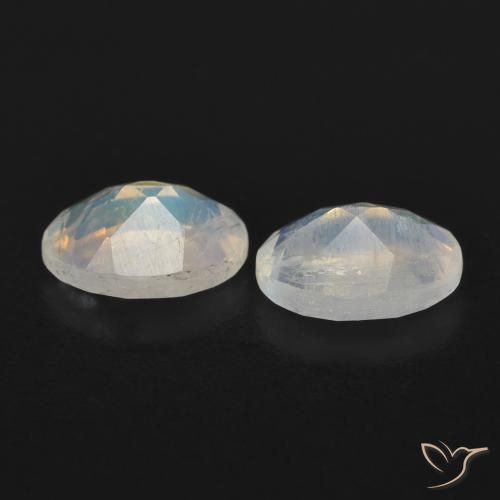 Shop natural 1.49ct Blanc bleuâtre Pierre de lune arc-en-ciel gems, ovale, from États Unis at GemSelect. In stock, global shipping!