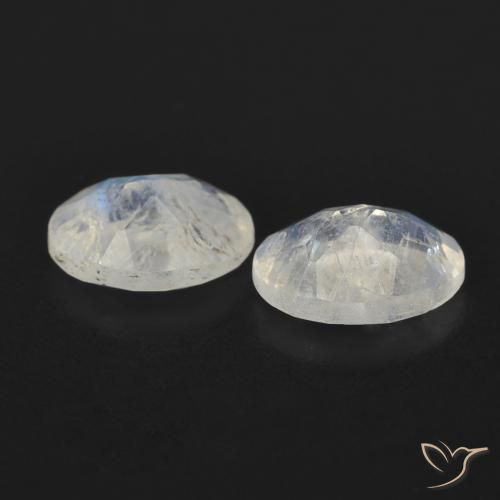 Shop natural 1.53ct Blanc bleuâtre Pierre de lune arc-en-ciel gems, ovale, from États Unis at GemSelect. In stock, global shipping!
