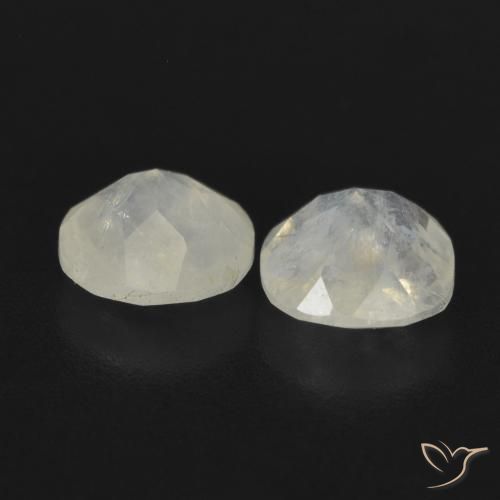 Shop natural 1.56ct Blanc bleuâtre Pierre de lune arc-en-ciel gems, Coussin, from États Unis at GemSelect. In stock, global shipping!