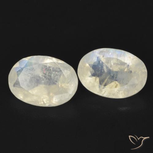 Shop natural 1.29ct Blanc bleuâtre Pierre de lune arc-en-ciel gems, ovale, from États Unis at GemSelect. In stock, global shipping!