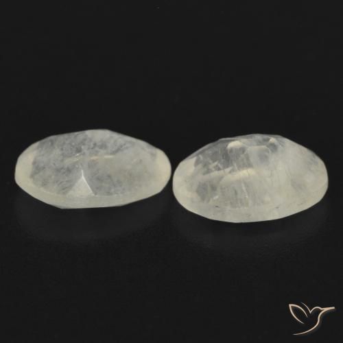 Shop natural 1.29ct Blanc bleuâtre Pierre de lune arc-en-ciel gems, ovale, from États Unis at GemSelect. In stock, global shipping!