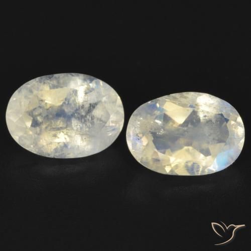 Shop natural 1.47ct Blanc bleuâtre Pierre de lune arc-en-ciel gems, ovale, from États Unis at GemSelect. In stock, global shipping!