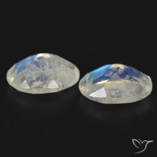 Shop natural 1.47ct Blanc bleuâtre Pierre de lune arc-en-ciel gems, ovale, from États Unis at GemSelect. In stock, global shipping!