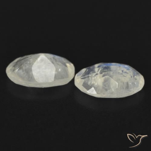 Shop natural 1.24ct Blanc bleuâtre Pierre de lune arc-en-ciel gems, ovale, from États Unis at GemSelect. In stock, global shipping!