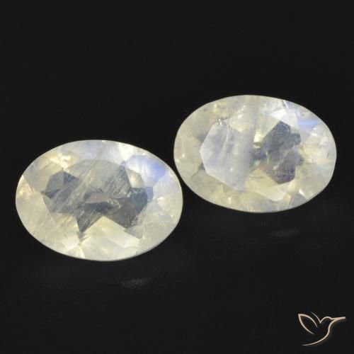 Shop natural 1.48ct Blanc bleuâtre Pierre de lune arc-en-ciel gems, ovale, from États Unis at GemSelect. In stock, global shipping!