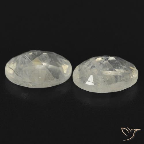 Shop natural 1.48ct Blanc bleuâtre Pierre de lune arc-en-ciel gems, ovale, from États Unis at GemSelect. In stock, global shipping!