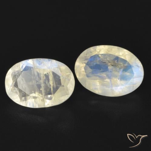 Shop natural 1.52ct Blanc bleuâtre Pierre de lune arc-en-ciel gems, ovale, from États Unis at GemSelect. In stock, global shipping!