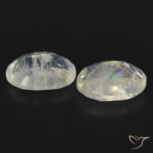 Shop natural 1.52ct Blanc bleuâtre Pierre de lune arc-en-ciel gems, ovale, from États Unis at GemSelect. In stock, global shipping!