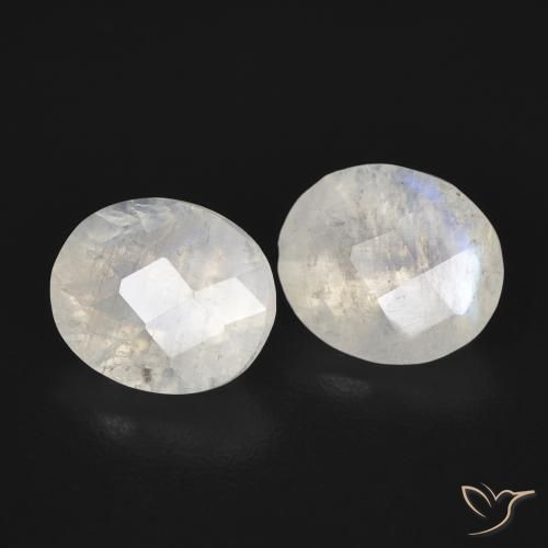 Shop natural 2.24ct Blanc bleuâtre Pierre de lune arc-en-ciel gems, ovale, from États Unis at GemSelect. In stock, global shipping!