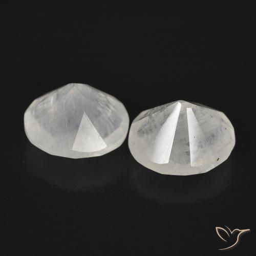 Shop natural 2.24ct Blanc bleuâtre Pierre de lune arc-en-ciel gems, ovale, from États Unis at GemSelect. In stock, global shipping!
