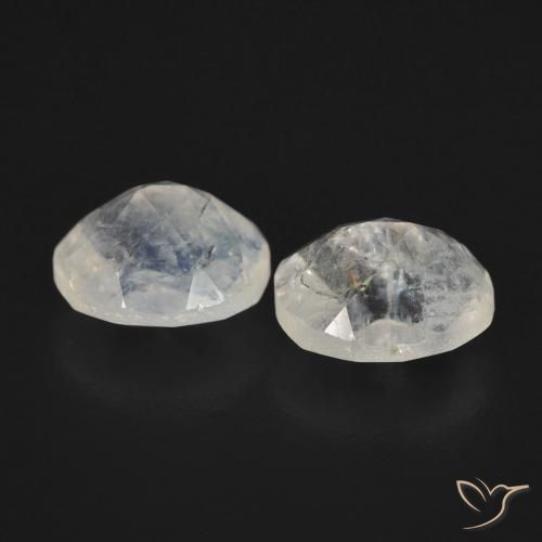 Shop natural 2.16ct Blanc bleuâtre Pierre de lune arc-en-ciel gems, ovale, from États Unis at GemSelect. In stock, global shipping!