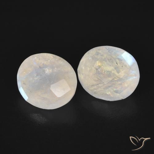 Shop natural 2.37ct Blanc bleuâtre Pierre de lune arc-en-ciel gems, ovale, from États Unis at GemSelect. In stock, global shipping!