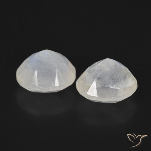 Shop natural 2.37ct Blanc bleuâtre Pierre de lune arc-en-ciel gems, ovale, from États Unis at GemSelect. In stock, global shipping!