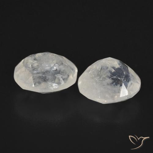Shop natural 2.45ct Blanc bleuâtre Pierre de lune arc-en-ciel gems, ovale, from États Unis at GemSelect. In stock, global shipping!