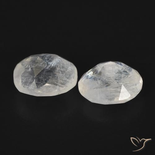 Shop natural 2.22ct Blanc bleuâtre Pierre de lune arc-en-ciel gems, ovale, from États Unis at GemSelect. In stock, global shipping!