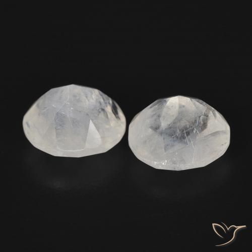 Shop natural 2.27ct Blanc bleuâtre Pierre de lune arc-en-ciel gems, ovale, from États Unis at GemSelect. In stock, global shipping!
