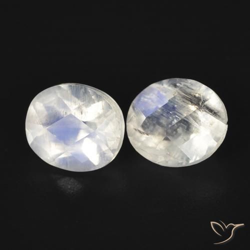 Shop natural 2.20ct Blanc bleuâtre Pierre de lune arc-en-ciel gems, ovale, from États Unis at GemSelect. In stock, global shipping!