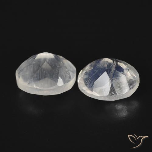Shop natural 2.20ct Blanc bleuâtre Pierre de lune arc-en-ciel gems, ovale, from États Unis at GemSelect. In stock, global shipping!