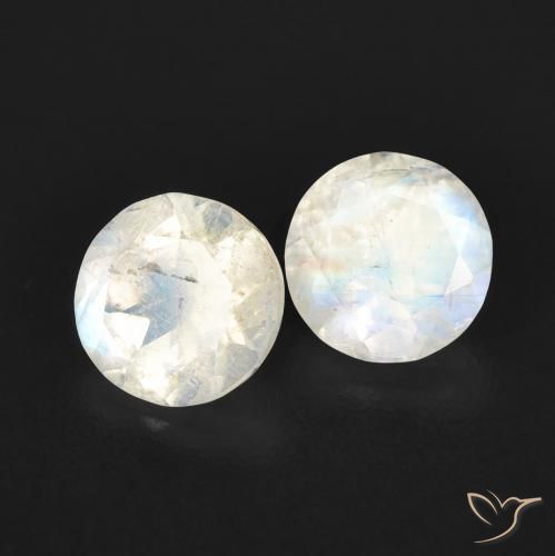 Shop natural 1.03ct Blanc bleuâtre Pierre de lune arc-en-ciel gems, Tour, from États Unis at GemSelect. In stock, global shipping!