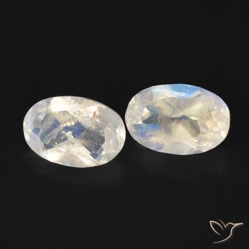 Shop natural 0.96ct Blanc bleuâtre Pierre de lune arc-en-ciel gems, ovale, from États Unis at GemSelect. In stock, global shipping!