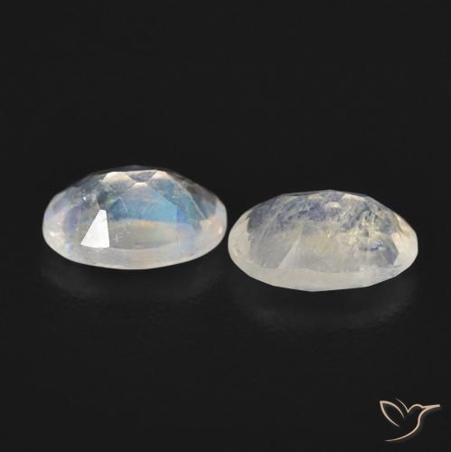 Shop natural 0.89ct Blanc bleuâtre Pierre de lune arc-en-ciel gems, ovale, from États Unis at GemSelect. In stock, global shipping!