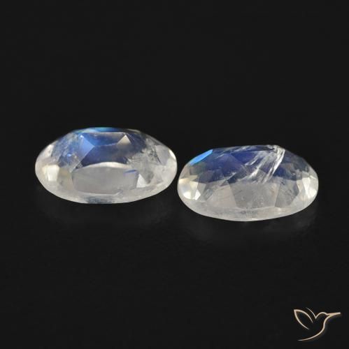 Shop natural 0.79ct Blanc bleuâtre Pierre de lune arc-en-ciel gems, ovale, from États Unis at GemSelect. In stock, global shipping!