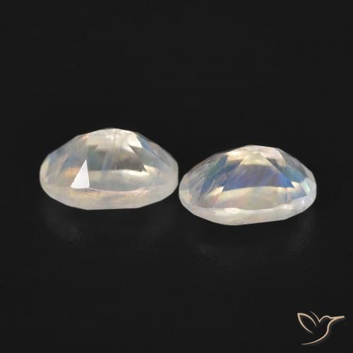 Shop natural 1.09ct Blanc bleuâtre Pierre de lune arc-en-ciel gems, ovale, from États Unis at GemSelect. In stock, global shipping!