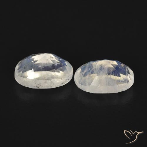 Shop natural 1.07ct Blanc bleuâtre Pierre de lune arc-en-ciel gems, ovale, from États Unis at GemSelect. In stock, global shipping!