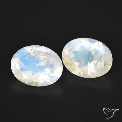 Shop natural 3.48ct Blanc bleuâtre Pierre de lune arc-en-ciel gems, ovale, from États Unis at GemSelect. In stock, global shipping!