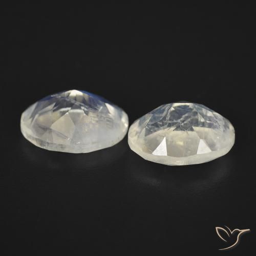 Shop natural 3.48ct Blanc bleuâtre Pierre de lune arc-en-ciel gems, ovale, from États Unis at GemSelect. In stock, global shipping!