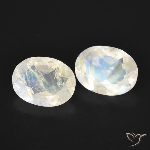 Shop natural 2.37ct Blanc bleuâtre Pierre de lune arc-en-ciel gems, ovale, from États Unis at GemSelect. In stock, global shipping!