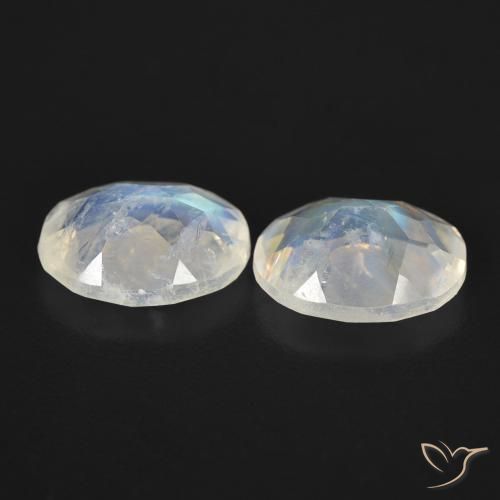 Shop natural 2.37ct Blanc bleuâtre Pierre de lune arc-en-ciel gems, ovale, from États Unis at GemSelect. In stock, global shipping!