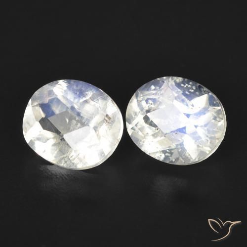 Shop natural 2.31ct Blanc bleuâtre Pierre de lune arc-en-ciel gems, ovale, from États Unis at GemSelect. In stock, global shipping!