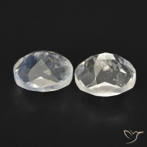 Shop natural 2.31ct Blanc bleuâtre Pierre de lune arc-en-ciel gems, ovale, from États Unis at GemSelect. In stock, global shipping!